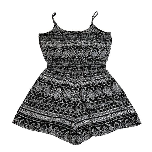 Romeo & Juliet Couture Sleeveless Boho Print Romper Size S Neutral Casual Summer - Picture 2 of 8